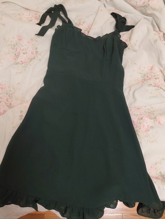 Dresses & Skirts - Cottagecore Reformation Style Green Tie Sleeve Sundress